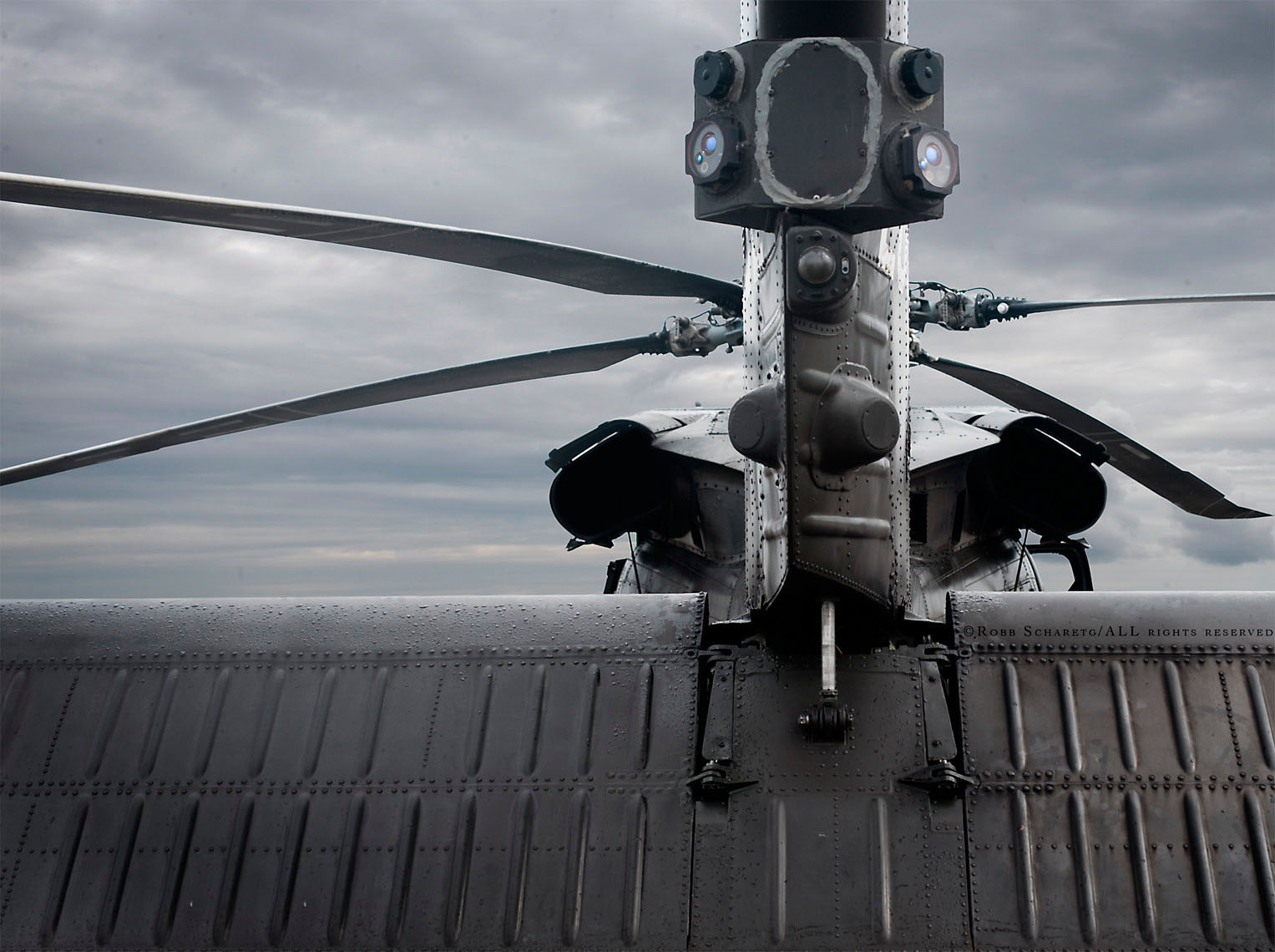 US_NAVY_MH60S-Nighthawk_tailrotor.jpg